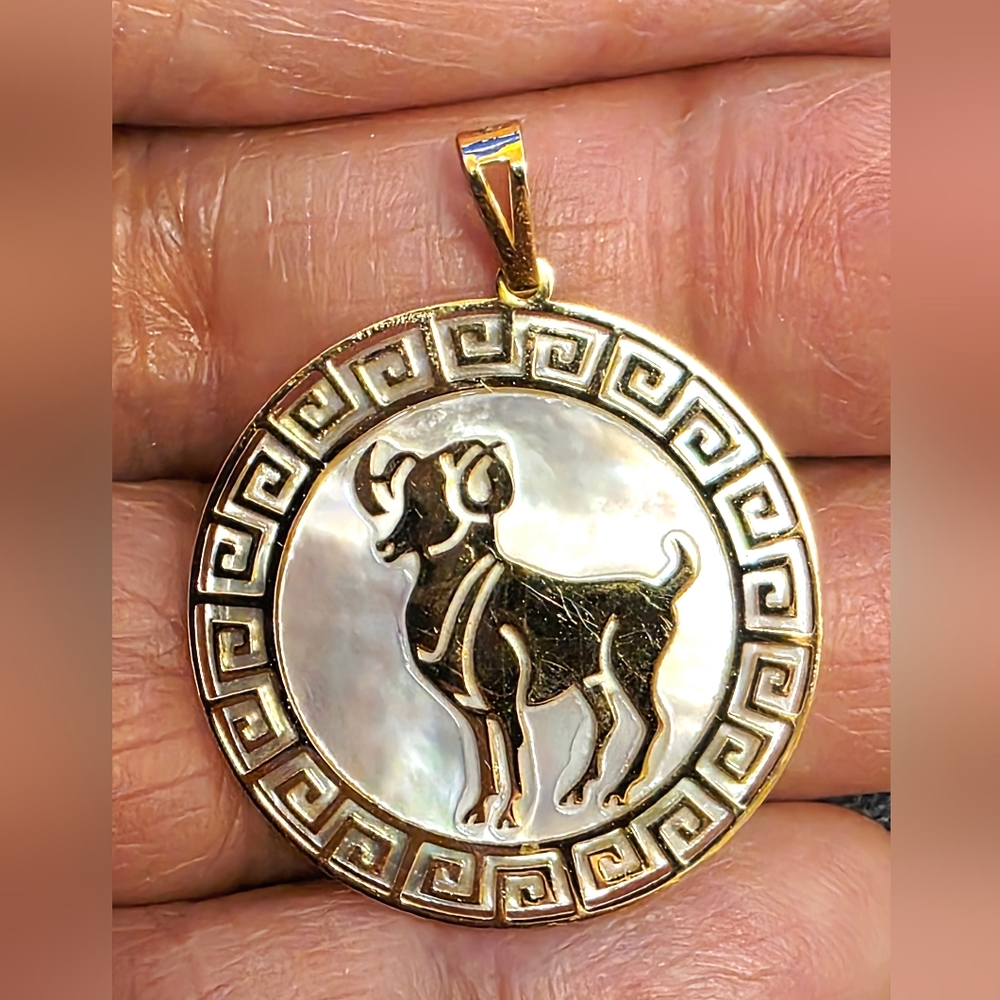 💛18k Gold And MOP Aries Pendant